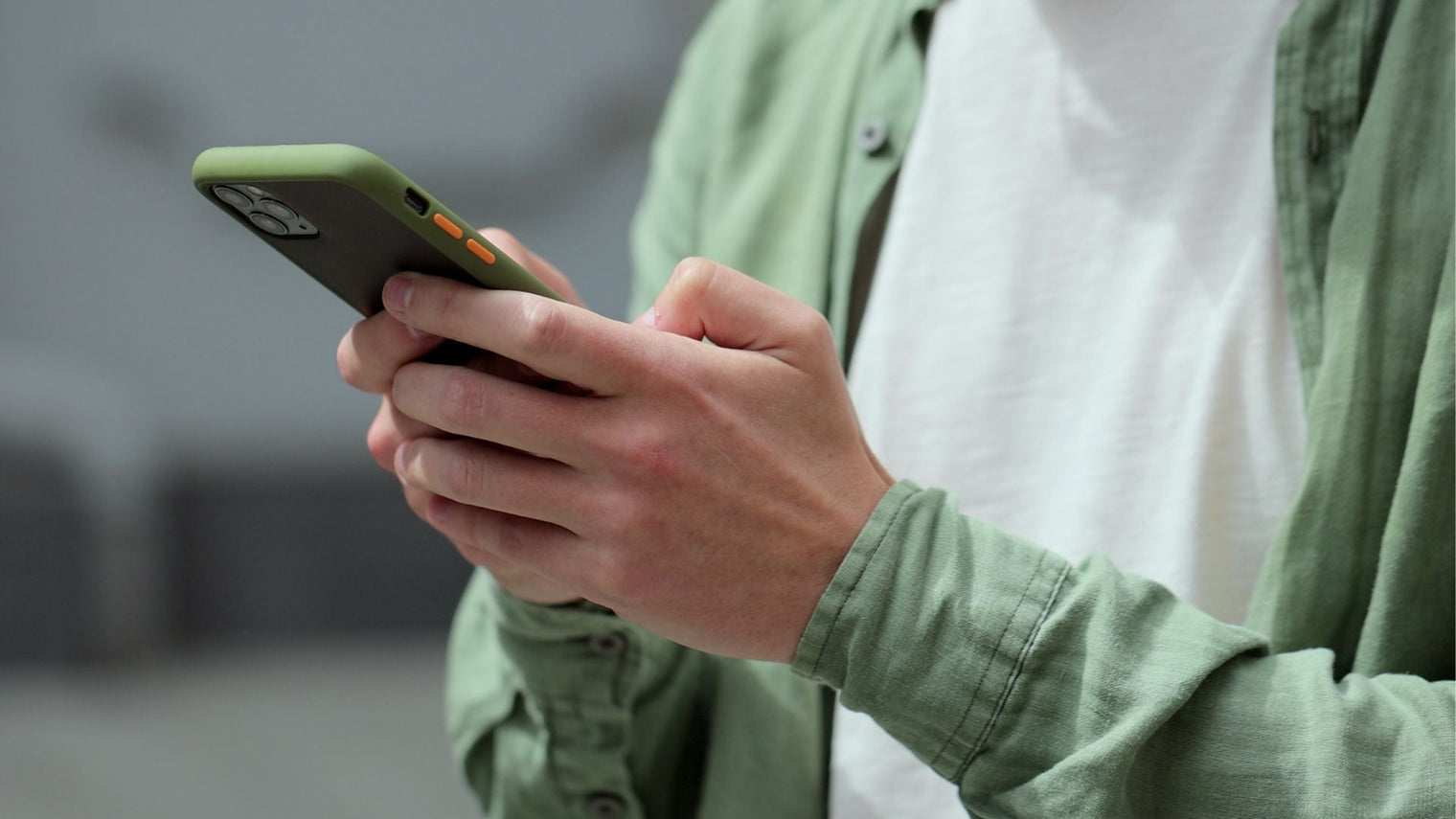 Essential Tech Gear: Why Everyone Needs a Portable Phone Charger